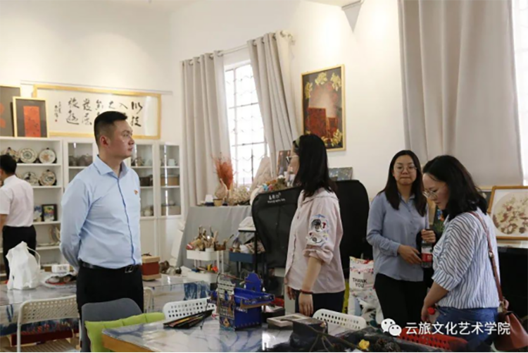 文化艺术学院与昆明航空客(1)874.png 文化艺术学院与昆明航空客(1)874.png